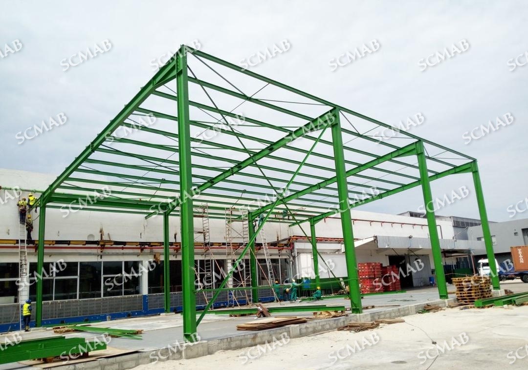 Structure métallique d'un hangar de stockage